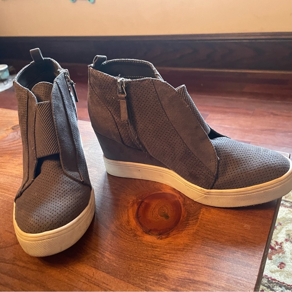 Mia wedges grey suede zipper side close size 8 worn a few times